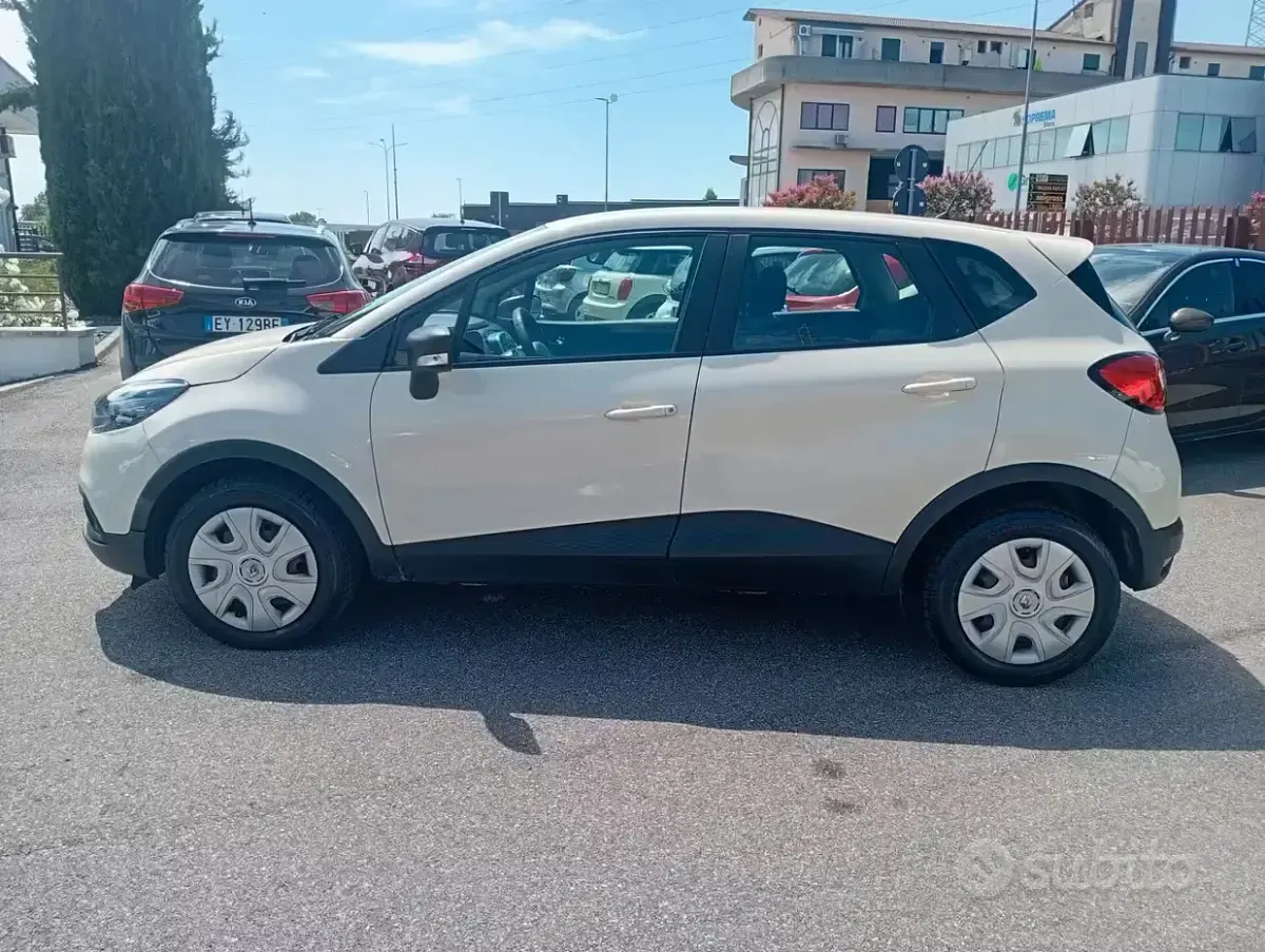 Usata Renault Captur Intens 90 CV (66 kW) 2015 Bianco SUV