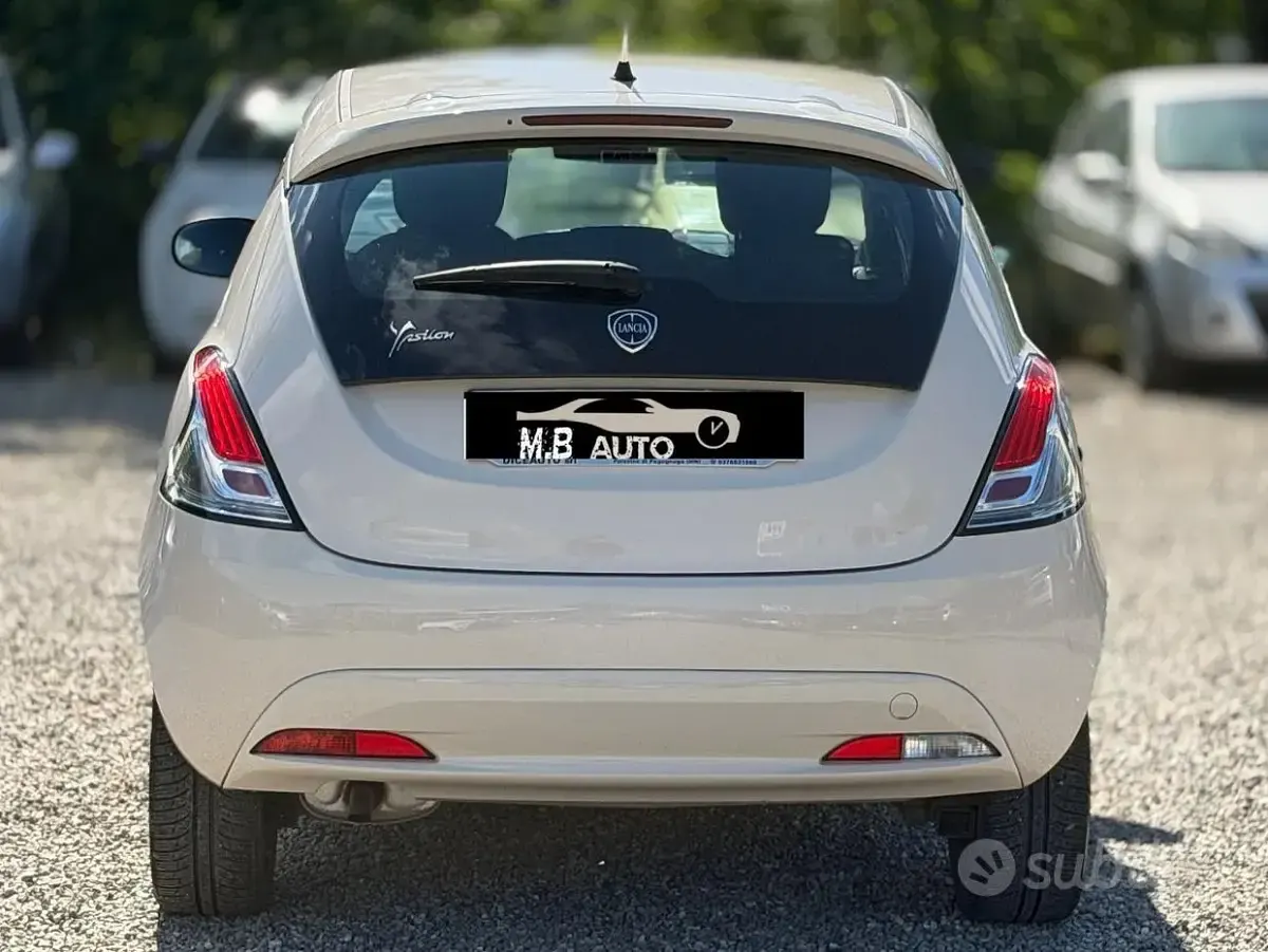 Usata Lancia Ypsilon 69 CV (50 kW) 2018 Beige Utilitaria