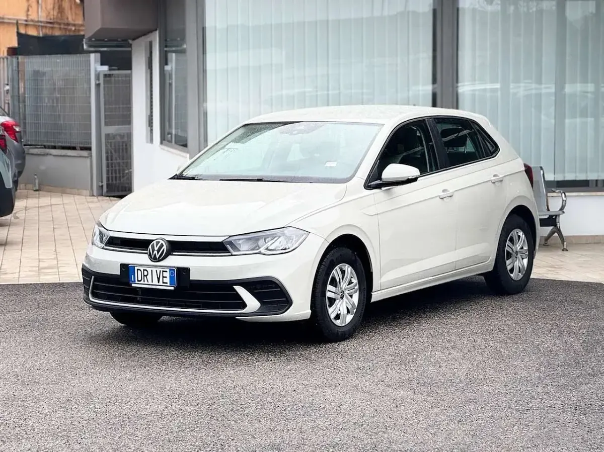 Usata VW Polo 80 CV (58 kW) 2024 Beige Utilitaria