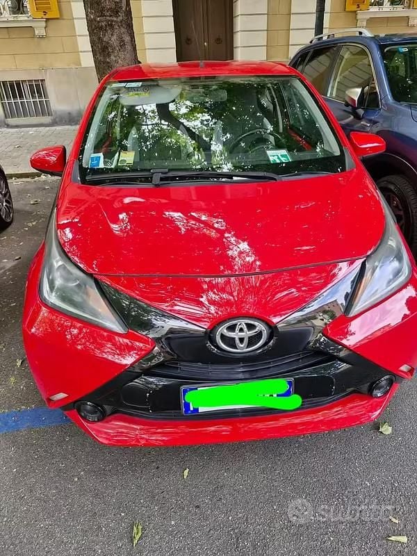 Usata Toyota Aygo 69 CV (50 kW) 2015 Rosso Utilitaria