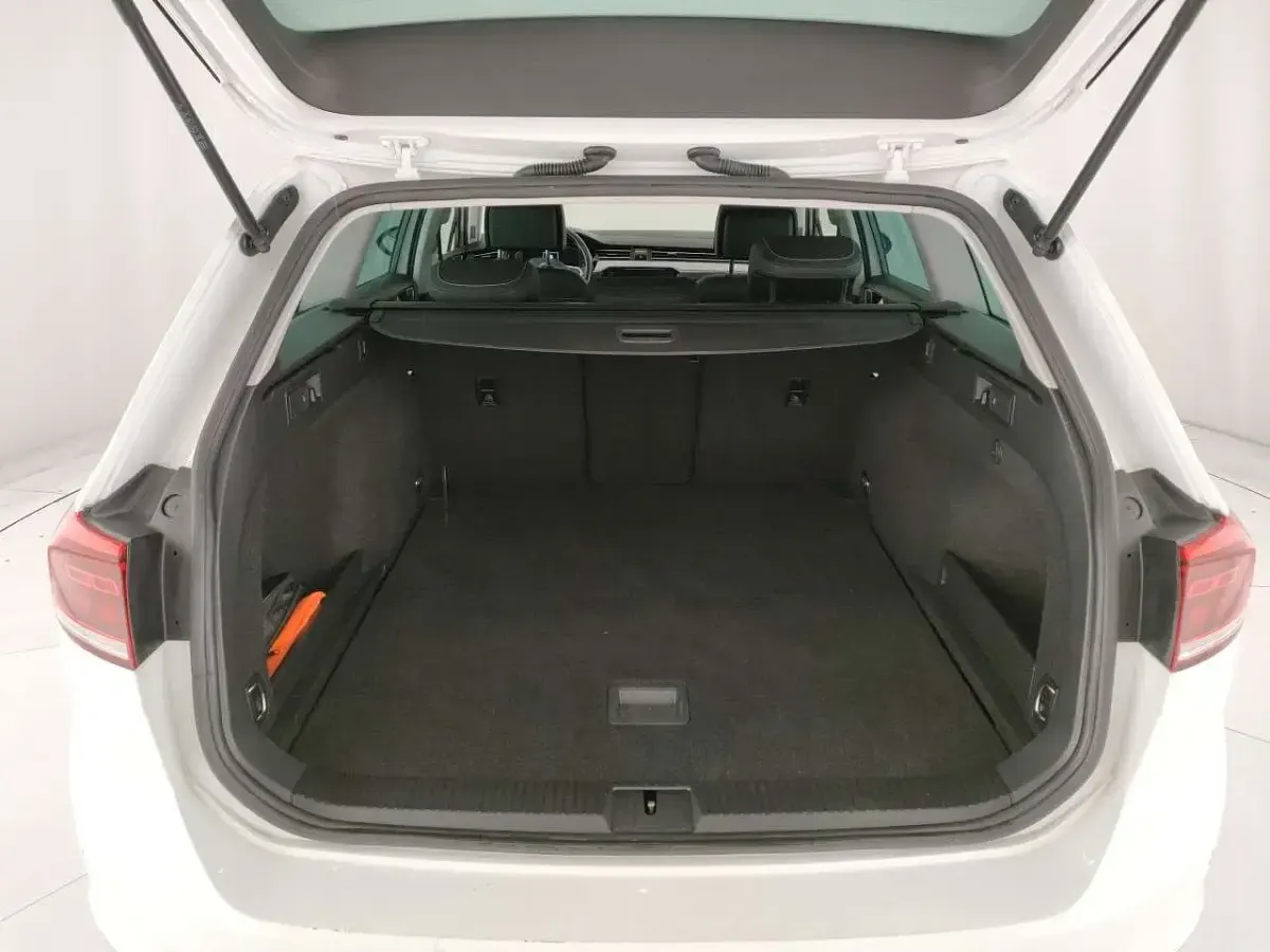 Usata VW Passat Executive 200 CV (147 kW) 2022 Bianco Station wagon