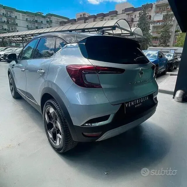 Usata Renault Captur Techno 91 CV (66 kW) 2024 Grigio SUV