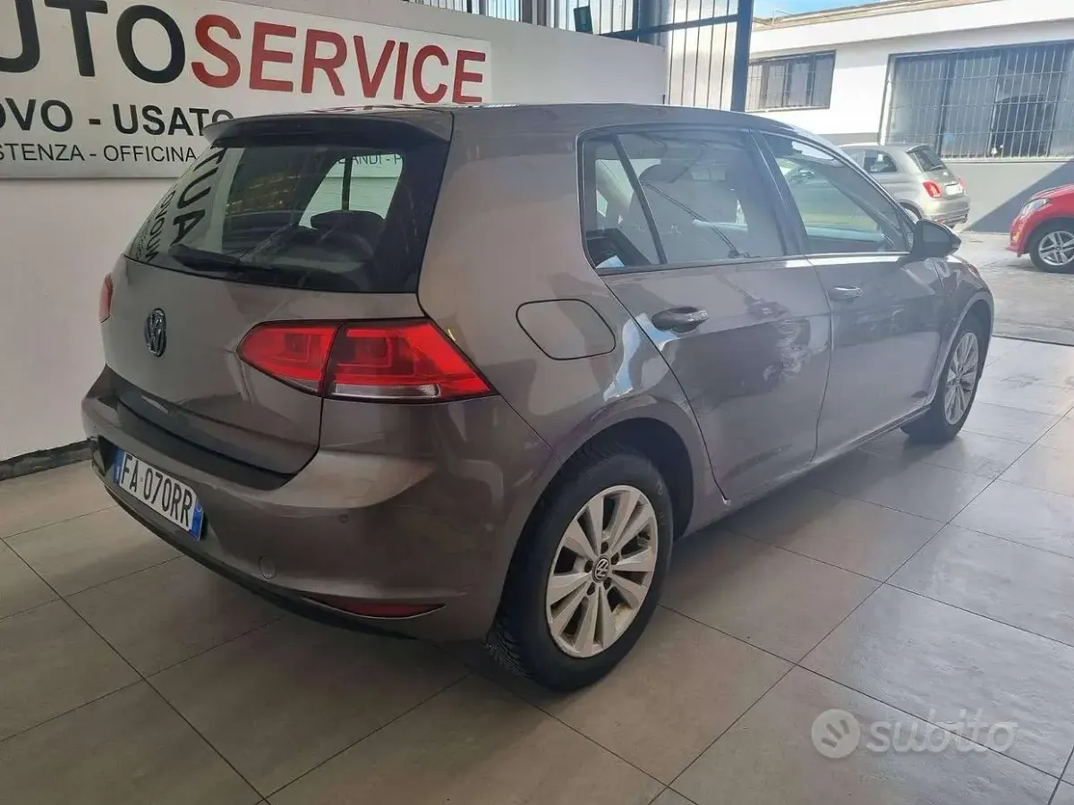 Usata VW Golf VII Comfortline 110 CV (80 kW) 2015 Grigio metallizzato Berlina