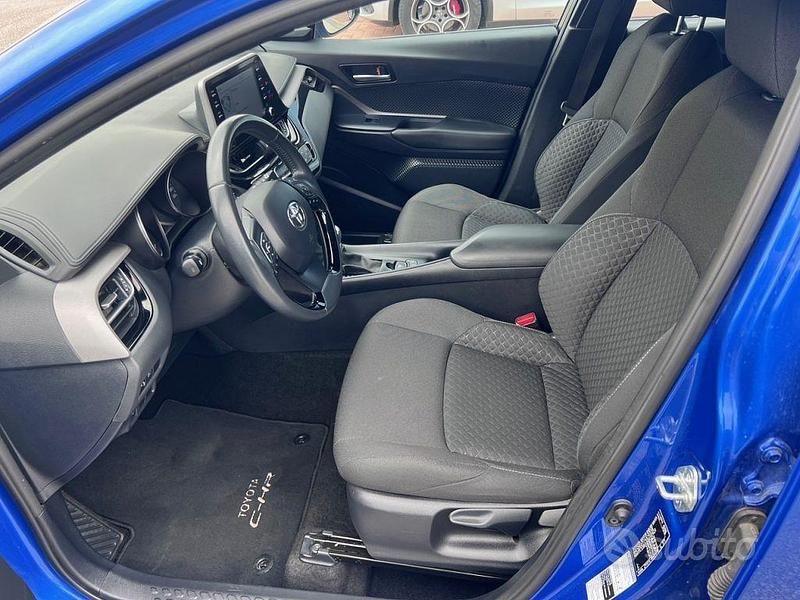 Usata Toyota C-HR Active 122 CV (89 kW) 2021 Blu metallizzato SUV