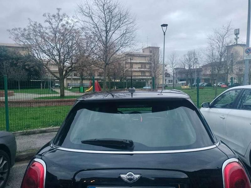 Usata Mini Cooper D Business 116 CV (85 kW) 2015 Nero Utilitaria