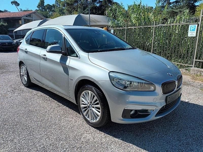 Argento Usata 2016 BMW 220 Active Tourer Luxury Line Monovolume | 13.970 € (Buon prezzo) - Immagine 1/4