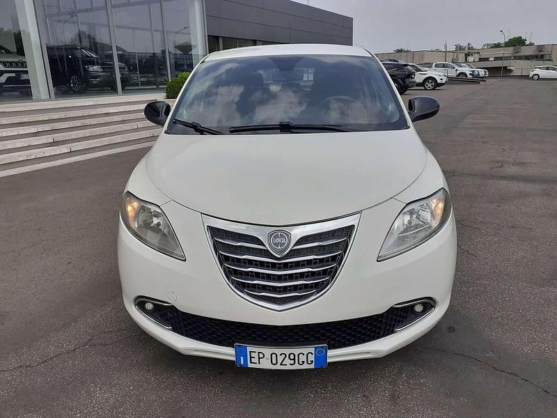 Usata Lancia Ypsilon S 95 CV (69 kW) 2012 Bianco Utilitaria