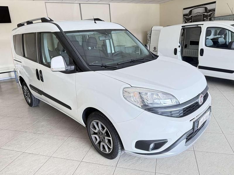 Usata Fiat Doblò Trekking 105 CV (77 kW) 2015 Bianco Monovolume
