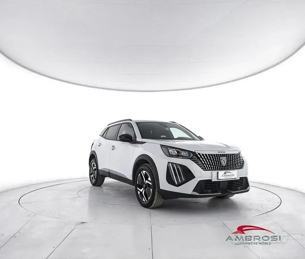 Usata Peugeot 2008 Allure 101 CV (74 kW) 2025 Bianco SUV