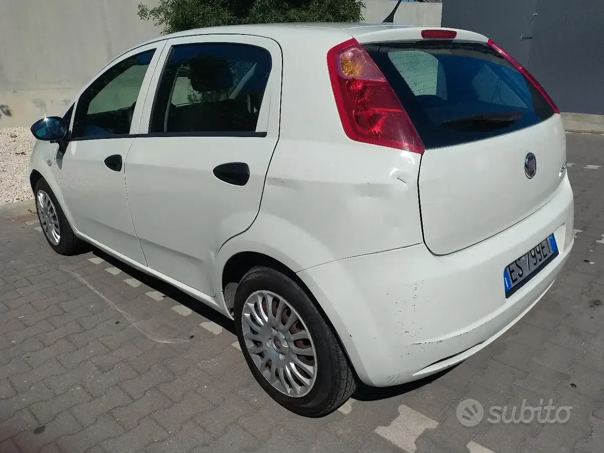 Usata Fiat Grande Punto 75 CV (55 kW) 2013 Bianco Utilitaria
