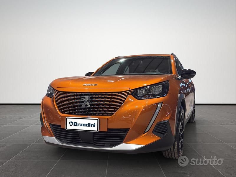 Usata Peugeot e-2008 Allure 100 kW (136 CV) 2023 Giallo SUV