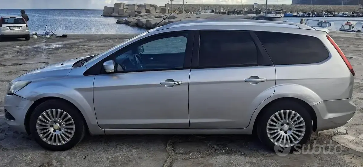 Usata Ford Focus Titanium 100 CV (73 kW) 2010 Grigio Station wagon