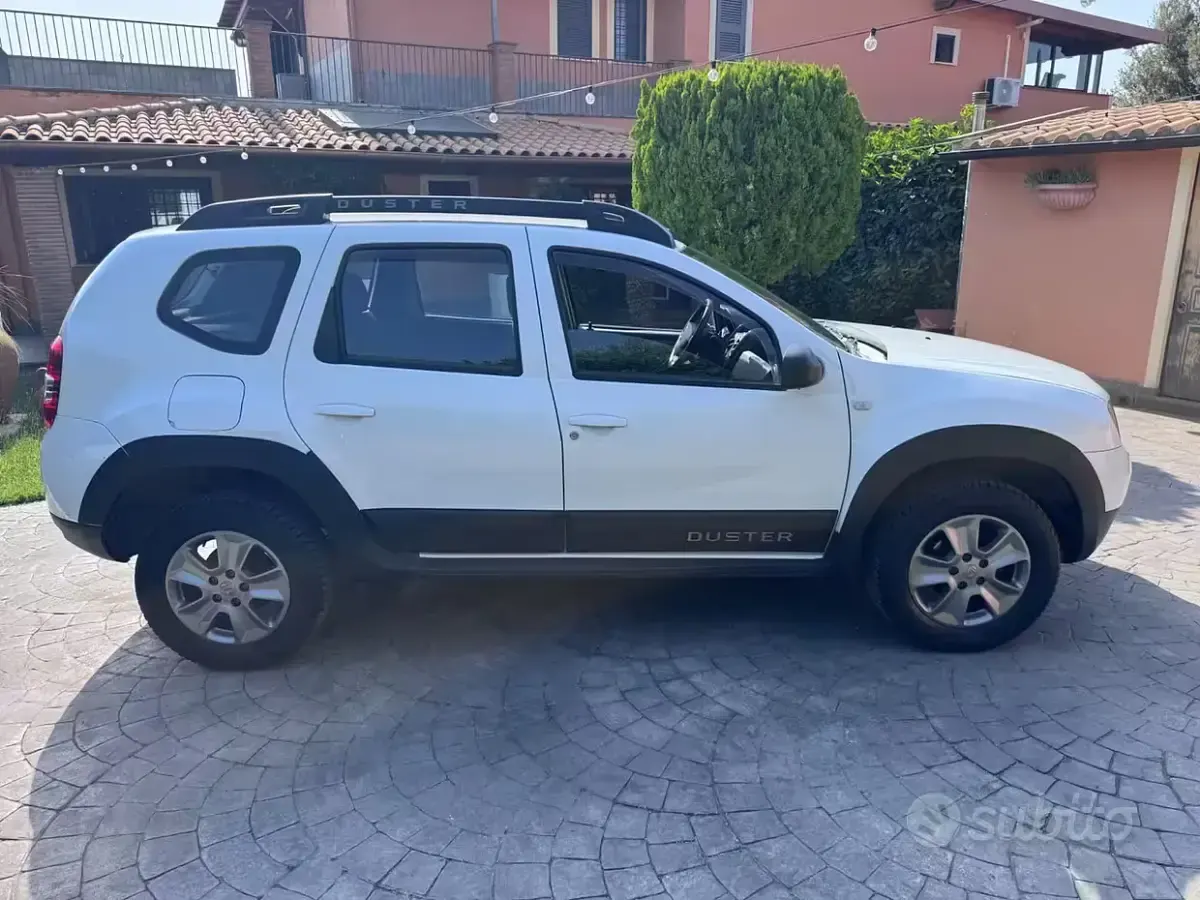 Usata Dacia Duster Lauréate 101 CV (74 kW) 2015 Bianco SUV