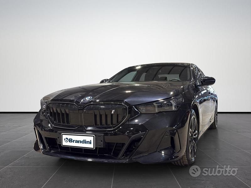 Usata BMW i5 M Sport 289 kW (394 CV) 2025 Black sapphire met. Berlina