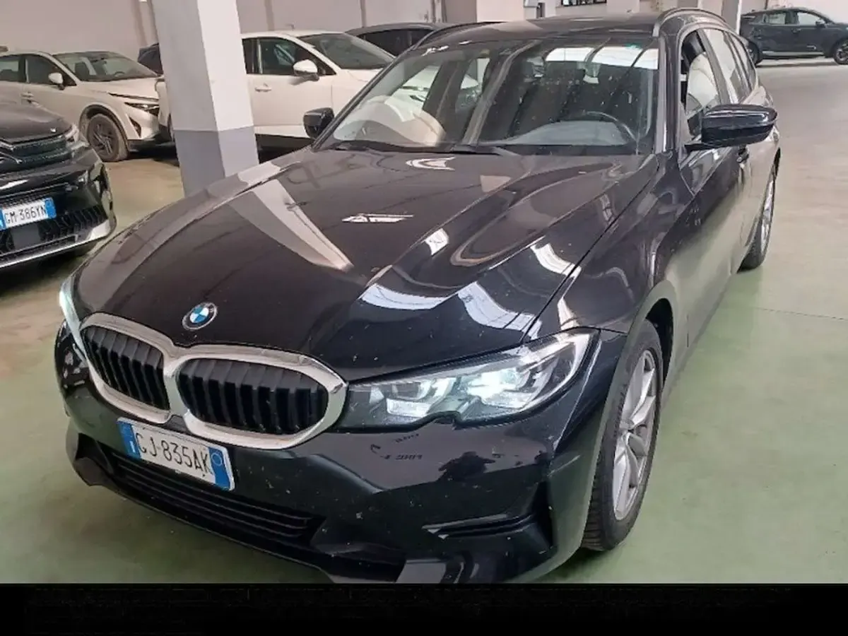Begagnad BMW 318 Advantage 150 HK (110 kW) 2022 Svart Kombi