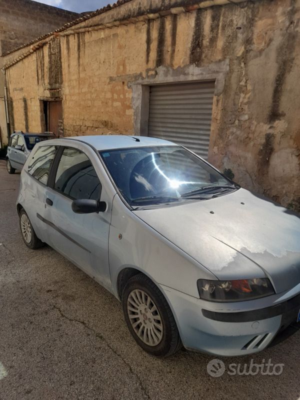 Usata 2001 Fiat Punto Due volumi | 1200 € (Buon prezzo) - Immagine 1/4