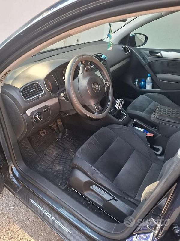Usata VW Golf VI 102 CV (75 kW) 2011 Blu Utilitaria