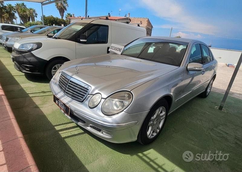 Usata Mercedes E270 176 CV (129 kW) 2003 Grigio Berlina