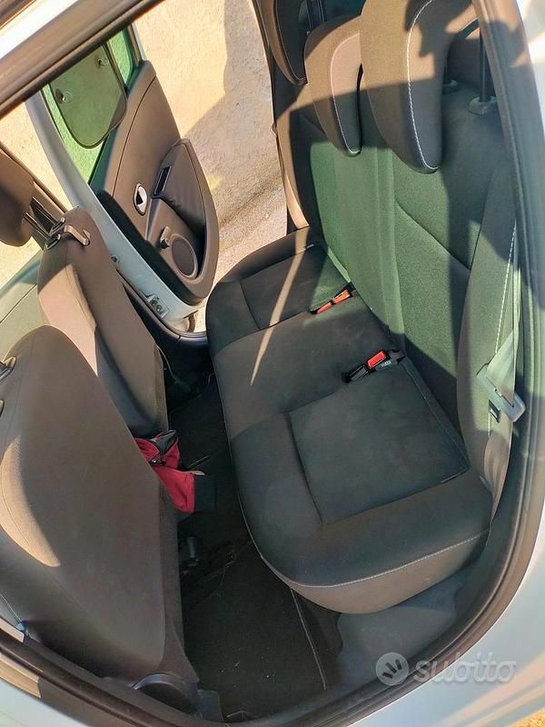 Brugt Renault Clio II 75 HK (55 kW) 2011