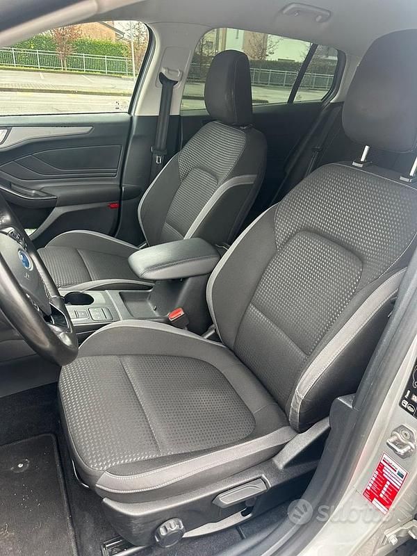 Usata Ford Focus 120 CV (88 kW) 2022 Grigio Station wagon