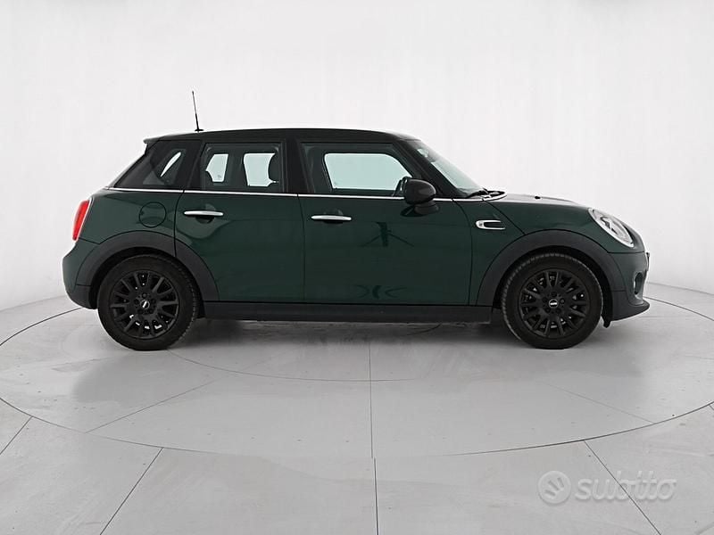 Usata Mini Cooper D 116 CV (85 kW) 2017 British racing green Utilitaria