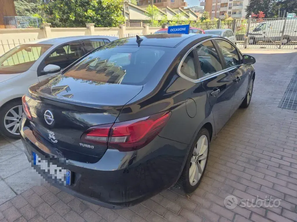 Usata Opel Astra Cosmo 101 CV (74 kW) 2015 Nero Berlina