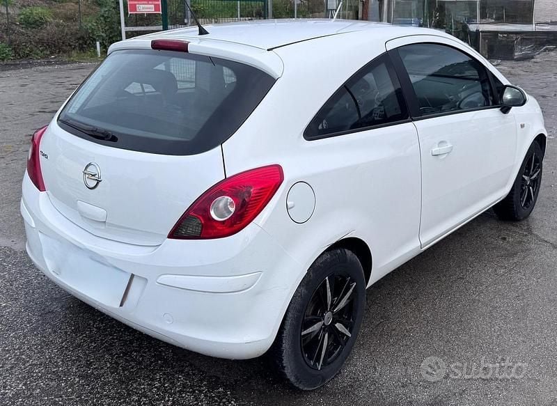 Usata Opel Corsa 86 CV (63 kW) 2011 Other Utilitaria