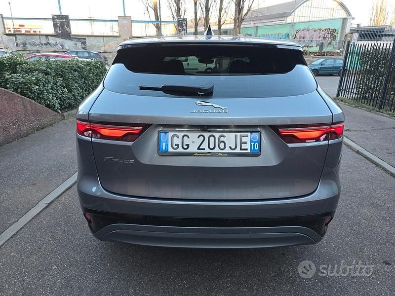 Usata Jaguar F-Pace R-Dynamic 204 CV (150 kW) 2021 Eiger grey SUV