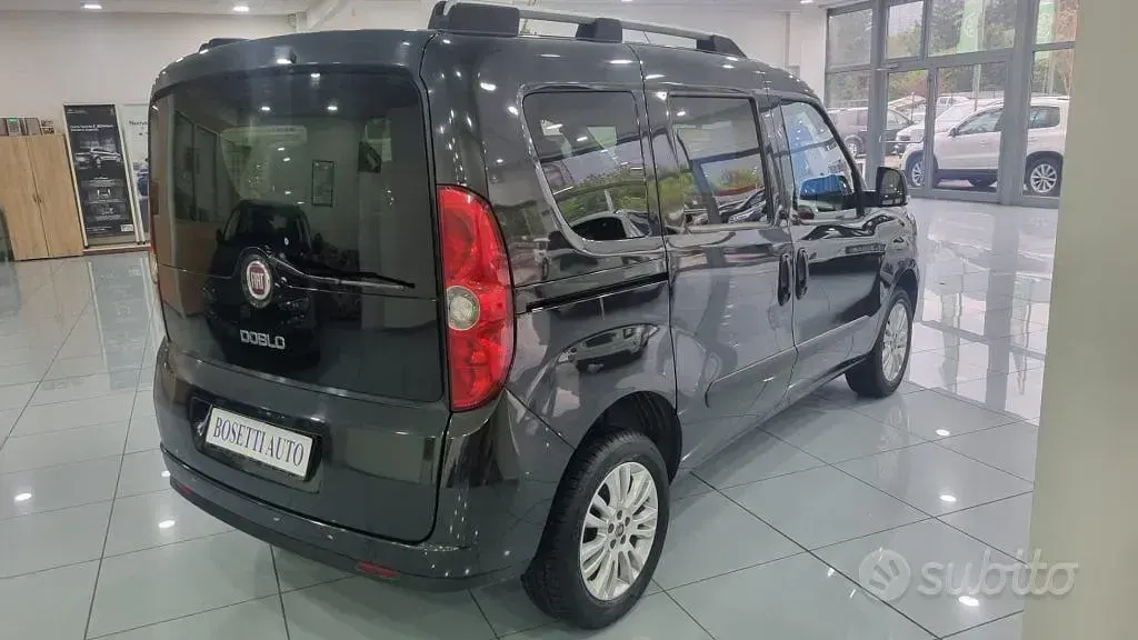 Usata Fiat Doblò 120 CV (88 kW) 2015 Nero Monovolume