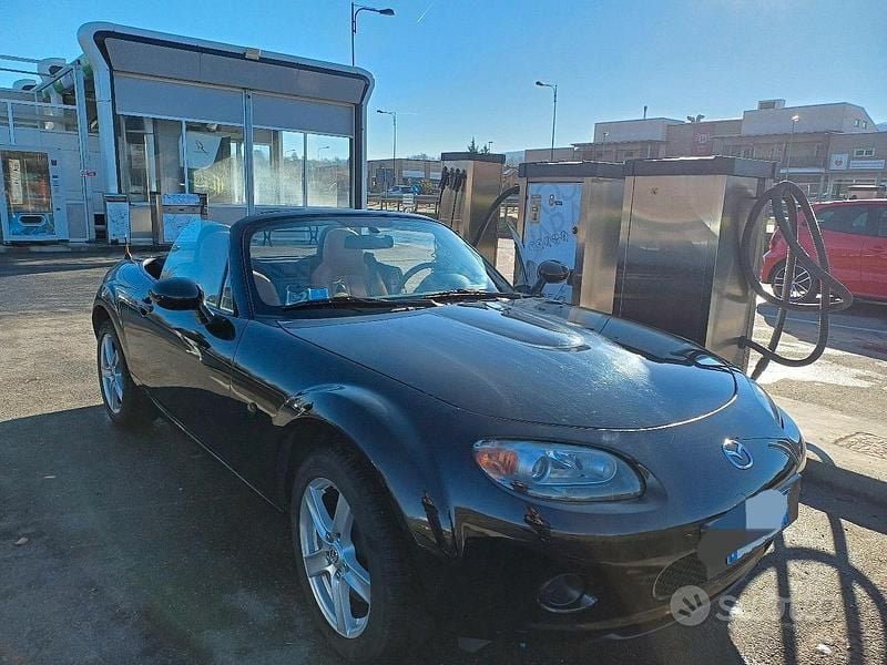 Usata Mazda MX5 126 CV (92 kW) 2006 Nero Cabrio