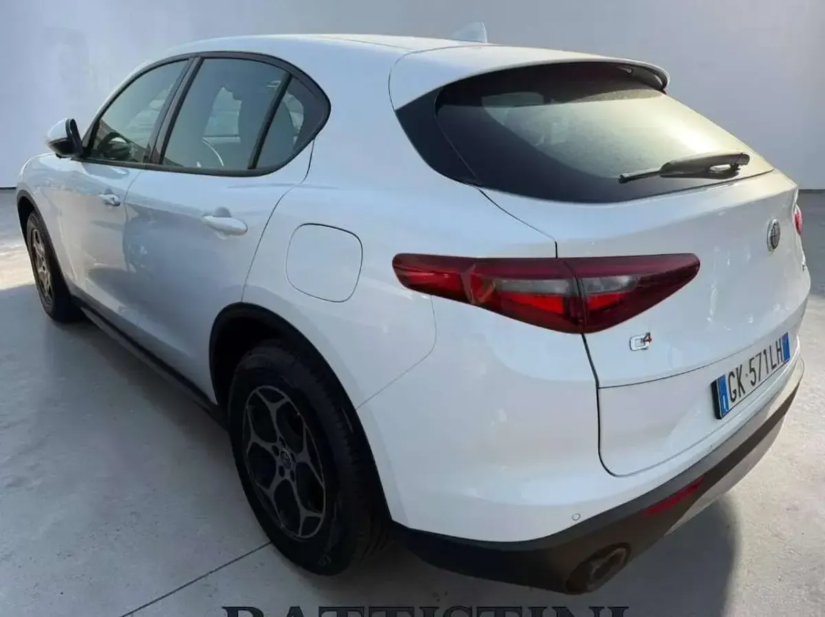 Usata Alfa Romeo Stelvio Business 190 CV (139 kW) 2022 Bianco SUV