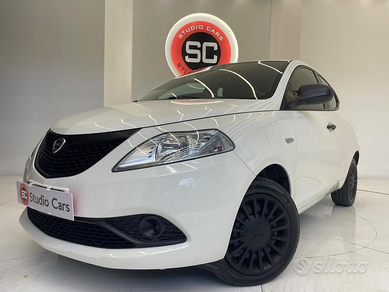 Usata Lancia Ypsilon Silver 69 CV (50 kW) 2020 Bianco Utilitaria