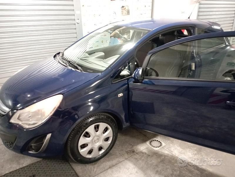 Usata Opel Corsa 75 CV (55 kW) 2016 Blu Utilitaria