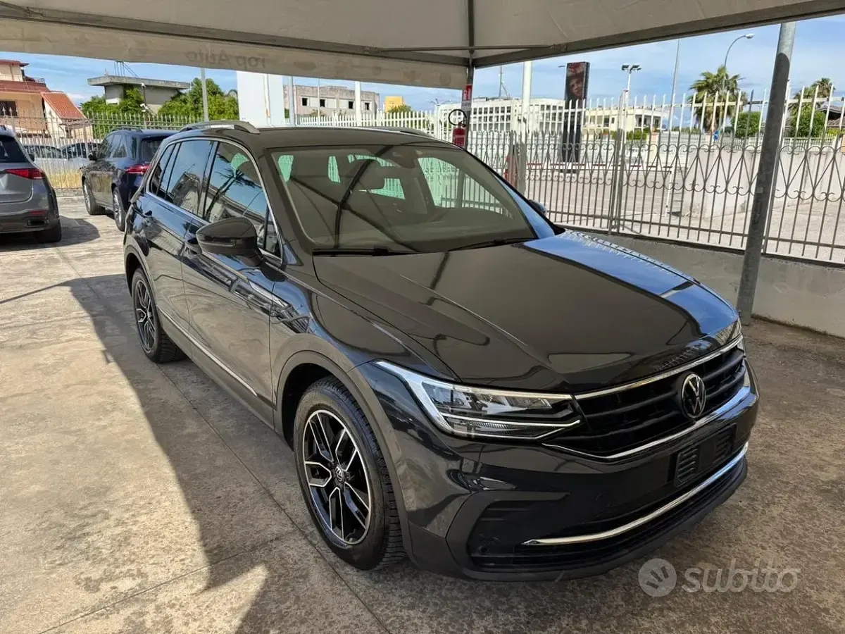 Usata VW Tiguan Elegance 150 CV (110 kW) 2022 Grigio SUV