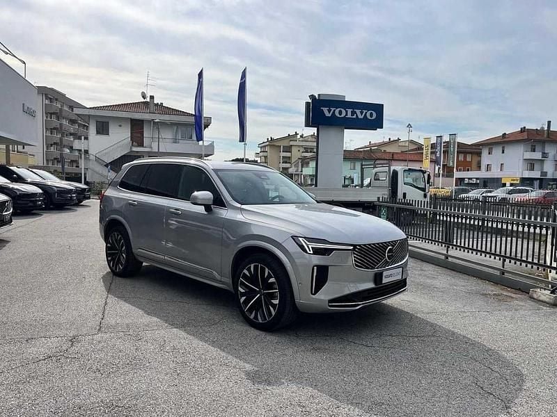 Usado Volvo XC90 Plus 250 HP (183 kW) 2025 Cinzento SUV