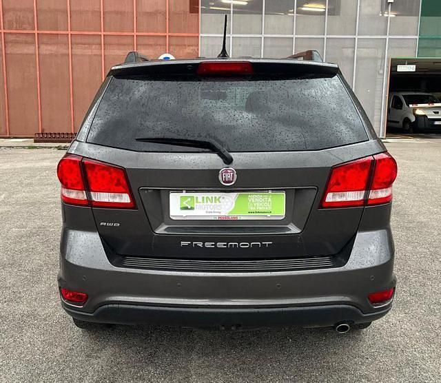 Usata Fiat Freemont Lounge 170 CV (125 kW) 2014 Grigio SUV