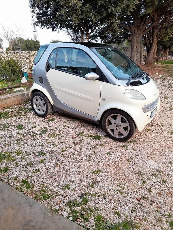 Usata Smart ForTwo Coupé 61 CV (44 kW) 2001 Bianco Coupé