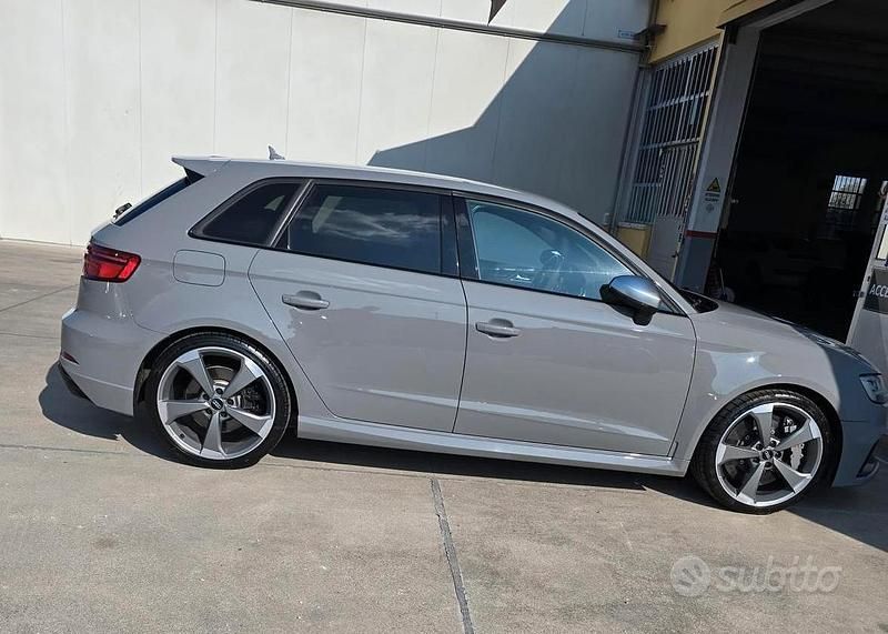 Käytetty Audi RS3 Sportback 400 HP (294 kW) 2017 Harmaa Viistoperä