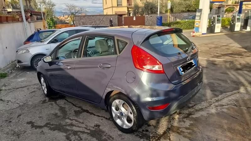 Usata Ford Fiesta Business Edition 96 CV (70 kW) 2012 Blu Utilitaria