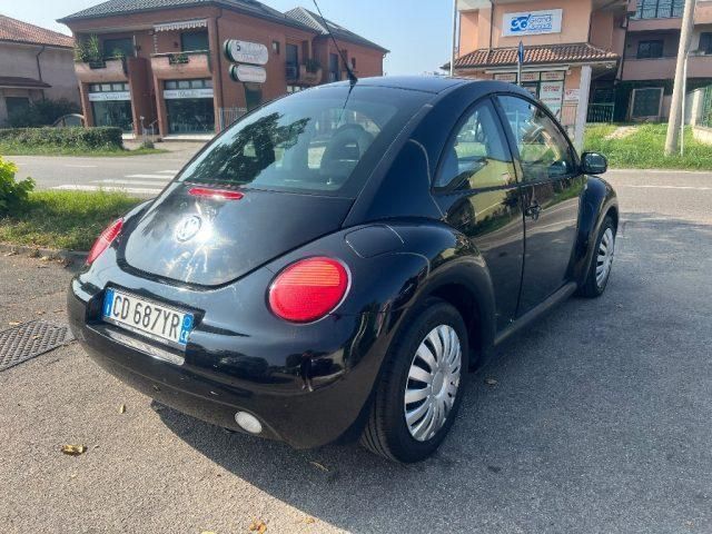 Usata VW New Beetle 102 CV (75 kW) 2002 Nero Utilitaria