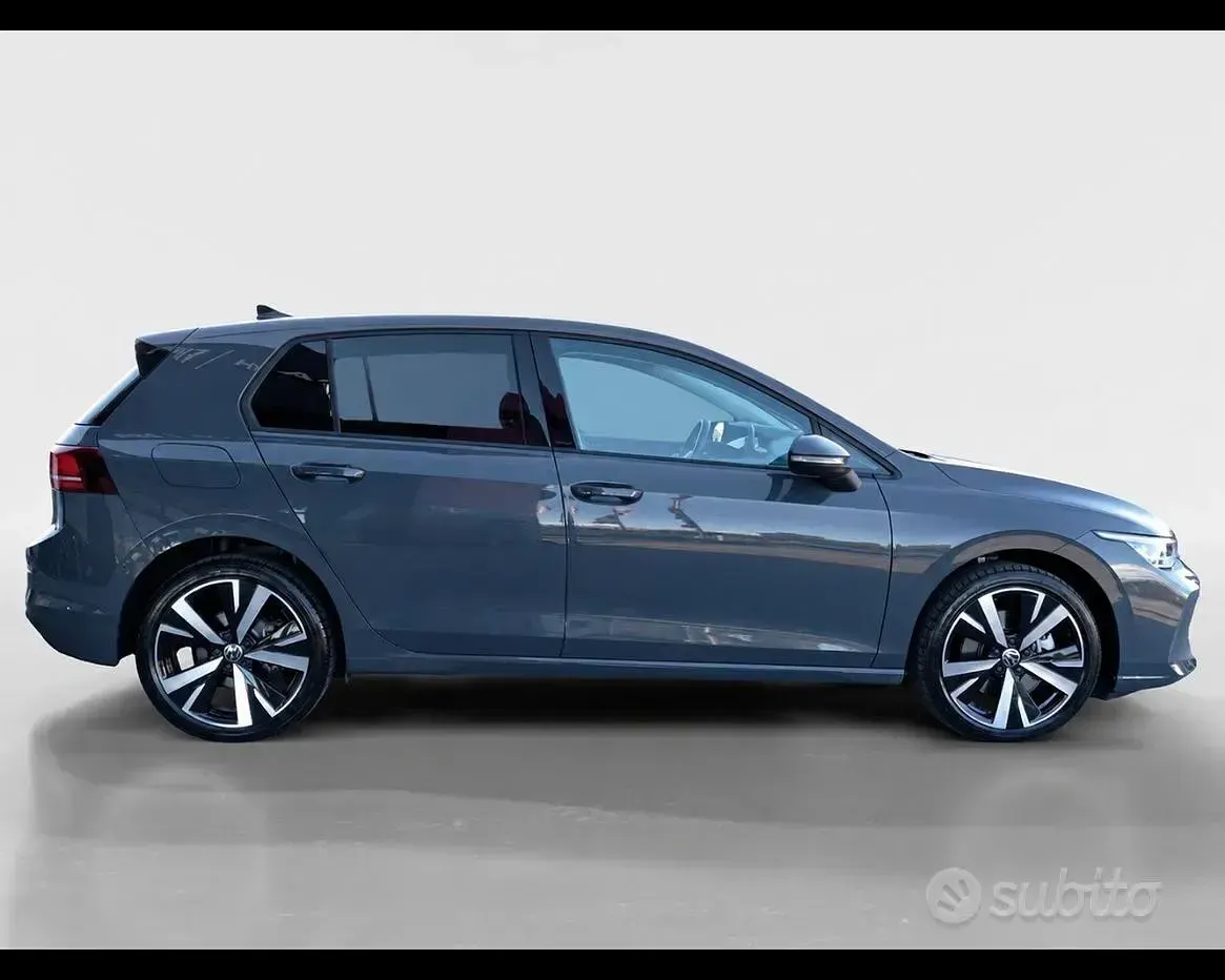 Usata VW Golf VIII Life 150 CV (110 kW) 2025 Grigio Berlina