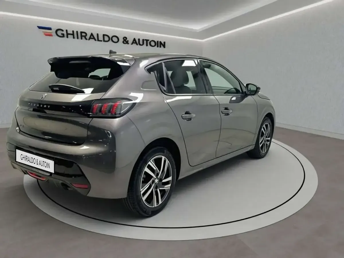 Usata Peugeot 208 Allure 101 CV (74 kW) 2022 Grigio Utilitaria