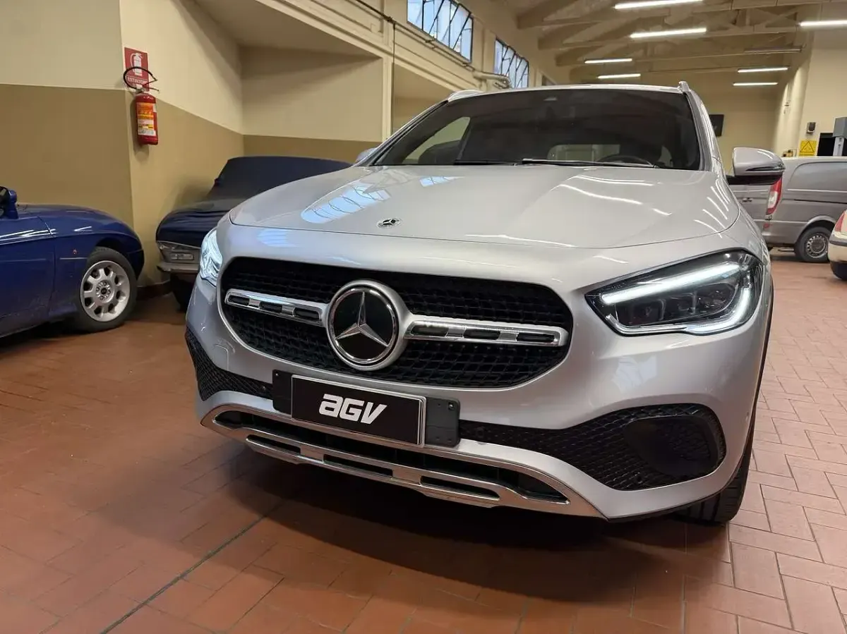 Usado Mercedes GLA200 150 CV (110 kW) 2022 Plateado SUV