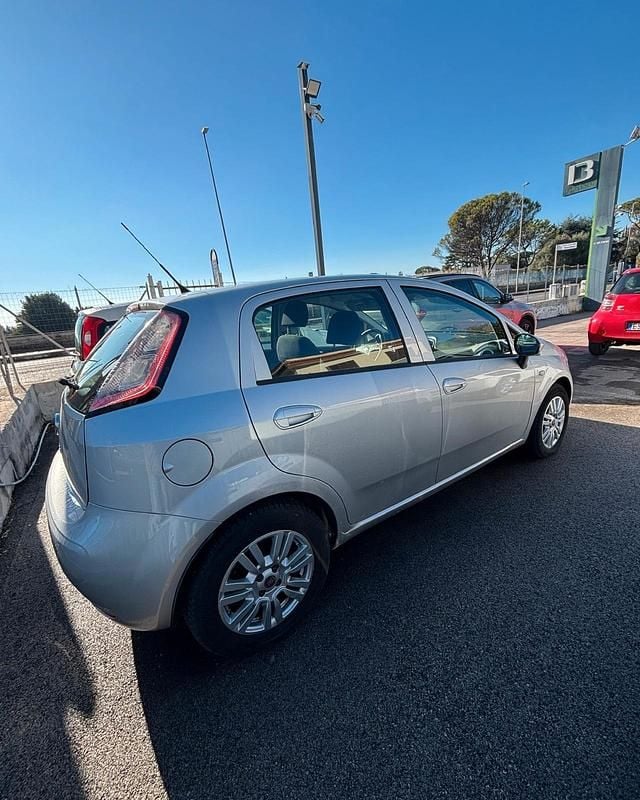 Usata Fiat Punto Lounge 85 CV (62 kW) 2015 Argento Berlina