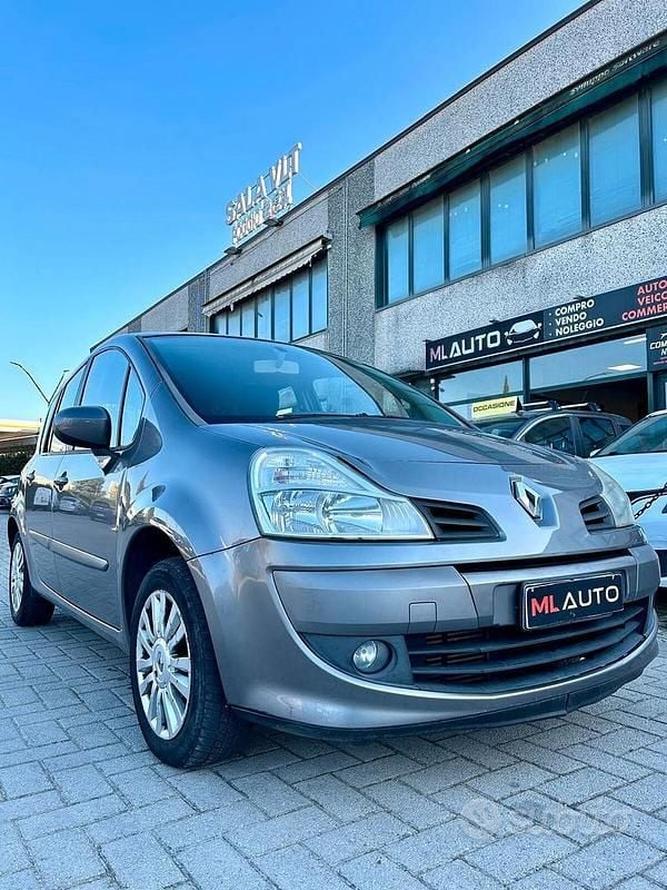 Usata Renault Modus 75 CV (55 kW) 2011 Grigio Monovolume