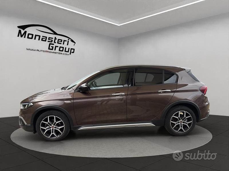 Usata Fiat Tipo Cross 130 CV (95 kW) 2022 Marrone Berlina