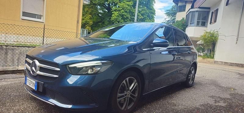 Usata Mercedes B180 116 CV (85 kW) 2019 Blu/azzurro Monovolume