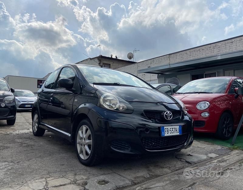 Usata Toyota Aygo 68 CV (50 kW) 2008 Nero Utilitaria