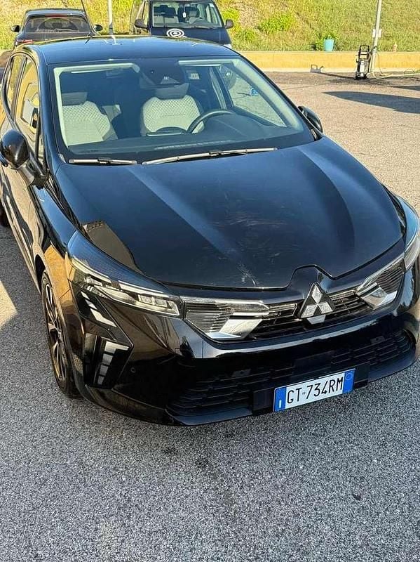 Nero Usata 2024 Mitsubishi Colt Invite Tre volumi | 14.500 € (Cara) - Immagine 1/4
