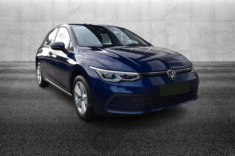 Blu/azzurro Usata 2023 VW Golf VIII Life Tre volumi | 26.950 € (Cara) - Immagine 1/4